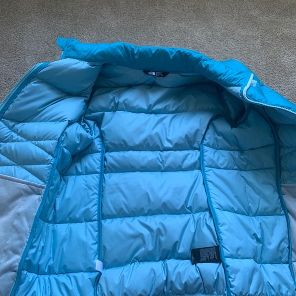 Girls XL north face 550 puffer jacket (never worn) - Picture 4 of 10